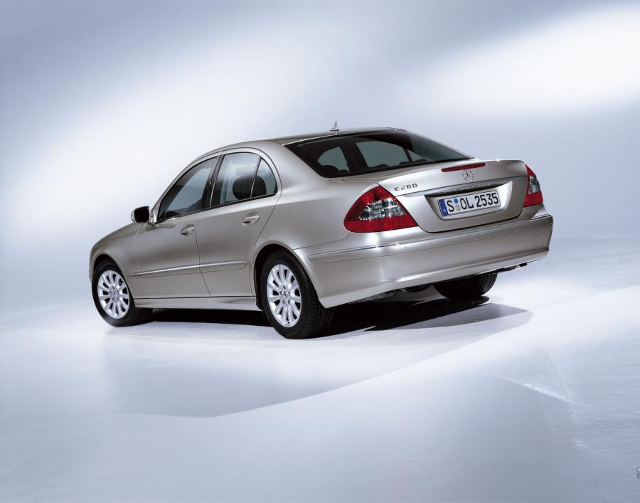  Mercedes-Benz E-Class 2007 года  (фото 34 из 80)